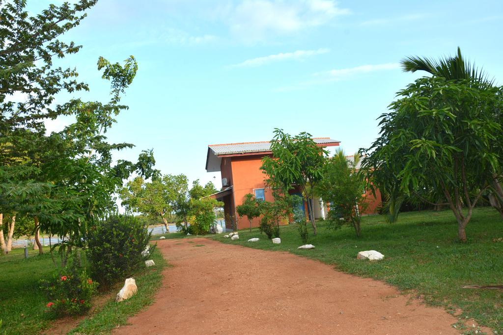 Yala Wewa Addara Hotel Tissamaharama Bagian luar foto